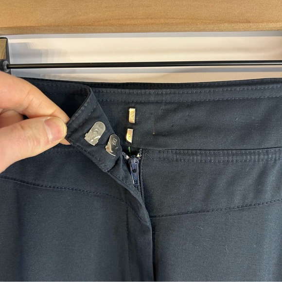 TAIL Tech Performance Capri Pants, Sz 6, Navy Blue Cropped Golf Pants, High Rise - Picture 5 of 10